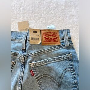 Wedgie straight Levi’s high waisted jeans.